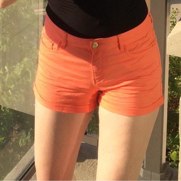 H&M Coral shorts SMALL FIT - Picture 3 of 4
